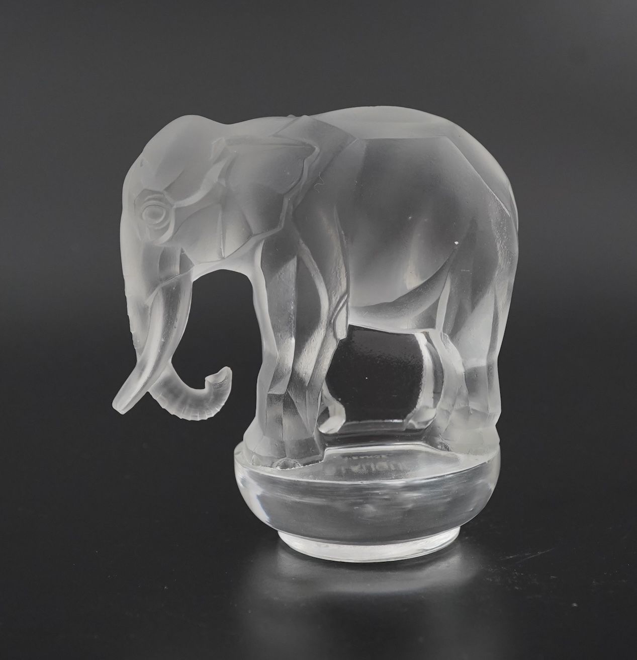 Lalique: A 'Toby Éléphant' presse-papiers/paperweight
